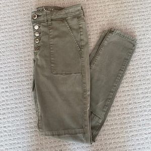 Button-up skinny style pants